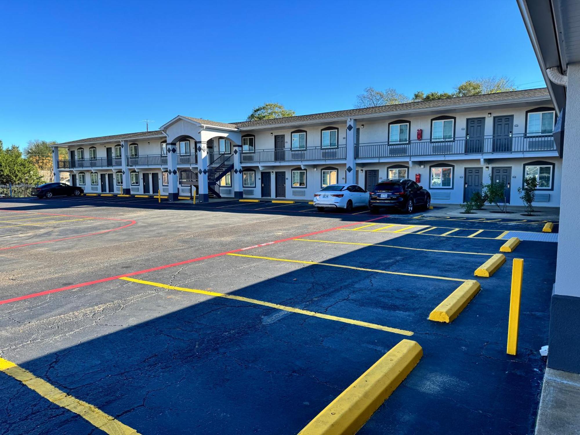 Continental Inn And Suites Nacogdoches Tx Sfa University Downtown Exterior foto