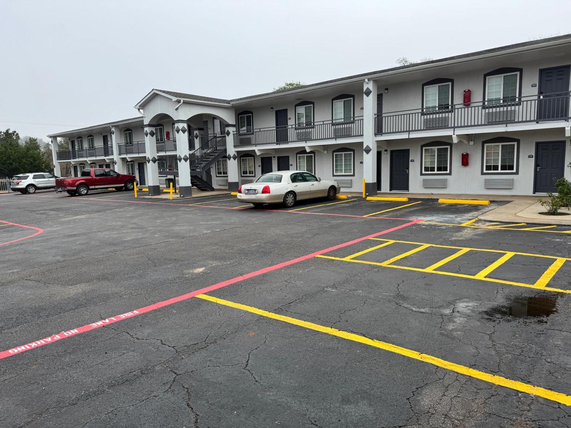 Continental Inn And Suites Nacogdoches Tx Sfa University Downtown Exterior foto