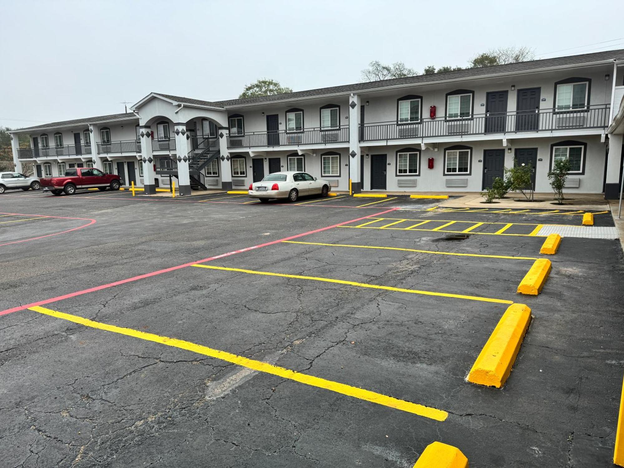 Continental Inn And Suites Nacogdoches Tx Sfa University Downtown Exterior foto
