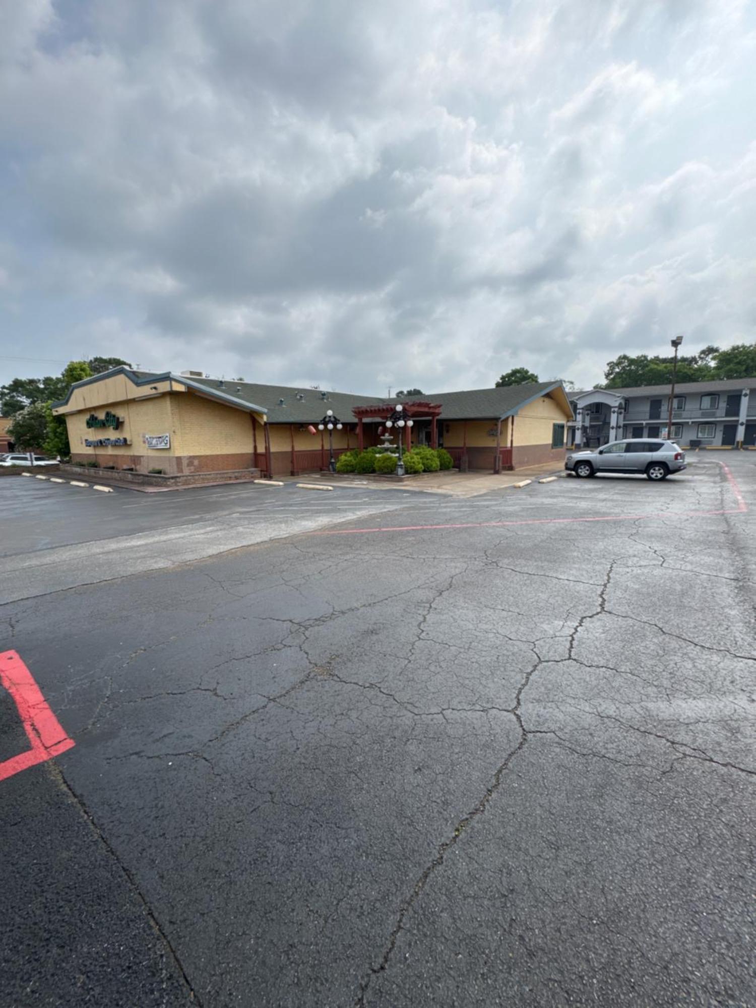 Continental Inn And Suites Nacogdoches Tx Sfa University Downtown Exterior foto