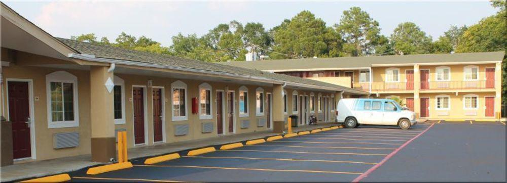 Continental Inn And Suites Nacogdoches Tx Sfa University Downtown Exterior foto