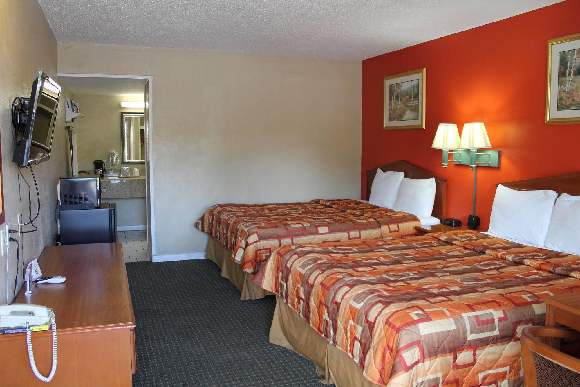 Continental Inn And Suites Nacogdoches Tx Sfa University Downtown Exterior foto